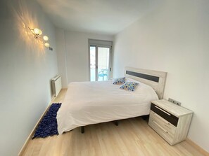 3 slaapkamers, een strijkplank/strijkijzer, gratis wifi