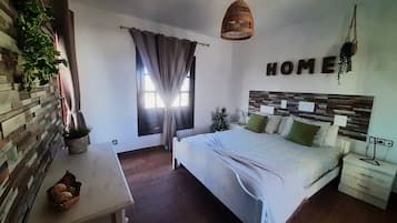 2 bedrooms, iron/ironing board, travel cot, free WiFi