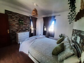 2 bedrooms, iron/ironing board, travel cot, free WiFi - Casa Joy, Piscina Climatizada, Wifi, Netflix (Playa Blanca)