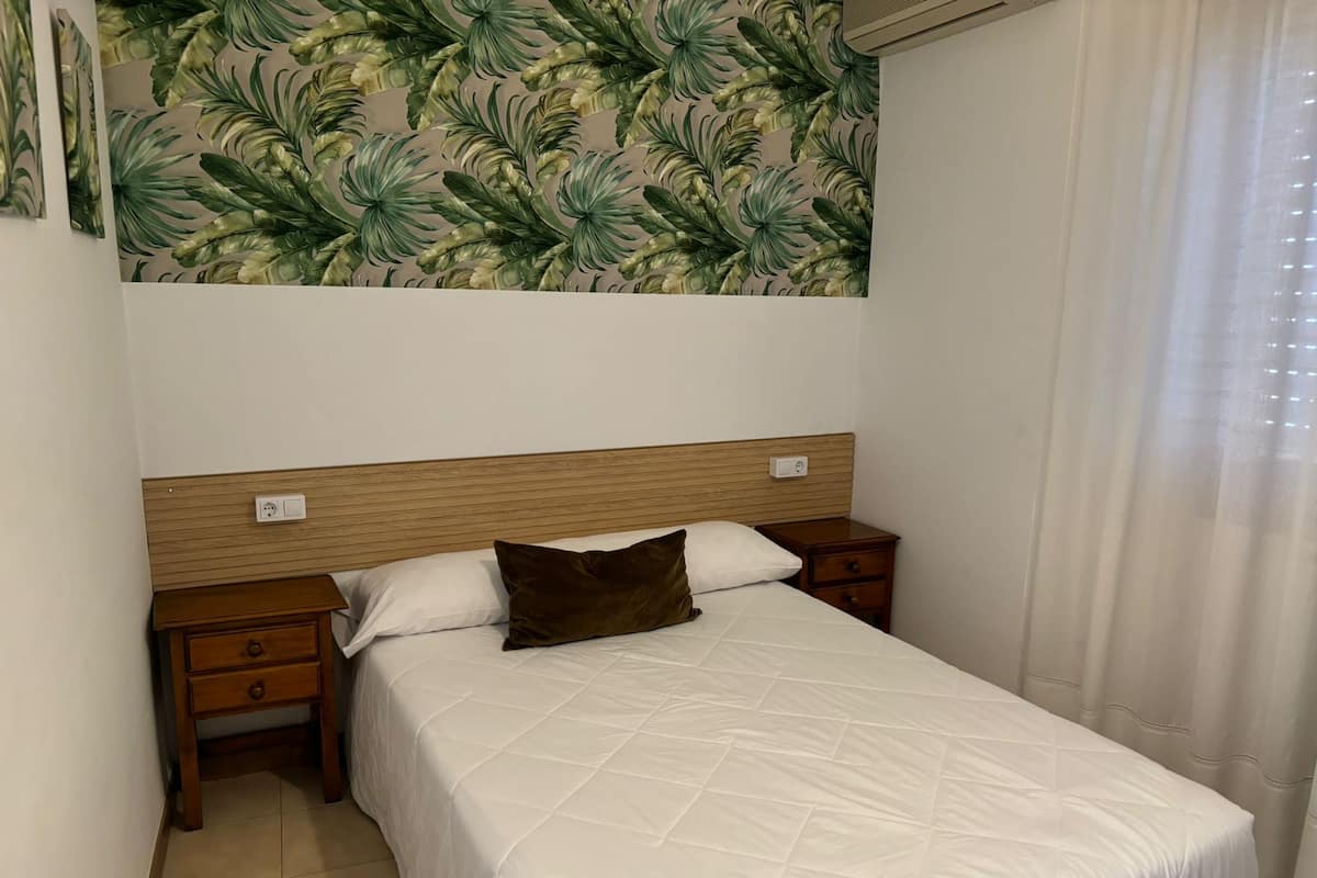 Economy Double Room | Desk, bed sheets