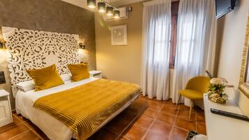 Standard Double Room | Desk, bed sheets