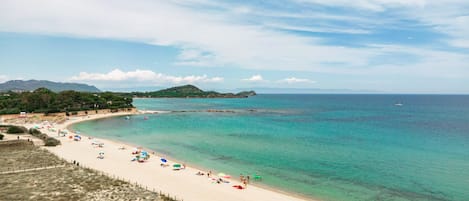 Una spiaggia nelle vicinanze
