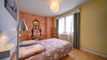 4 dormitorios, tabla de planchar con plancha, wifi gratis y ropa de cama