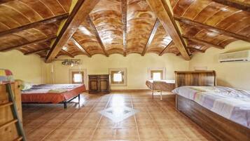 7 quartos, ferros/tábuas de passar roupa, Wi-Fi de cortesia