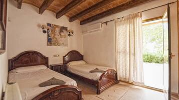 7 makuuhuonetta, silitysrauta/-lauta, ilmainen Wi-Fi, vuodevaatteet