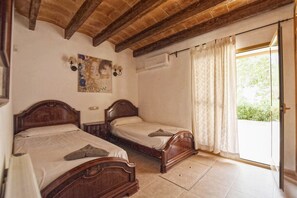 7 bedrooms, iron/ironing board, free WiFi, bed sheets