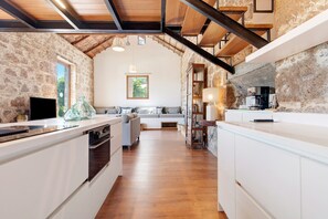 Fridge, microwave, oven, stovetop - Country House 'El Pozo - Finca La Suerte Grande' with Private Pool, Terrace & Wi-Fi (Telde)