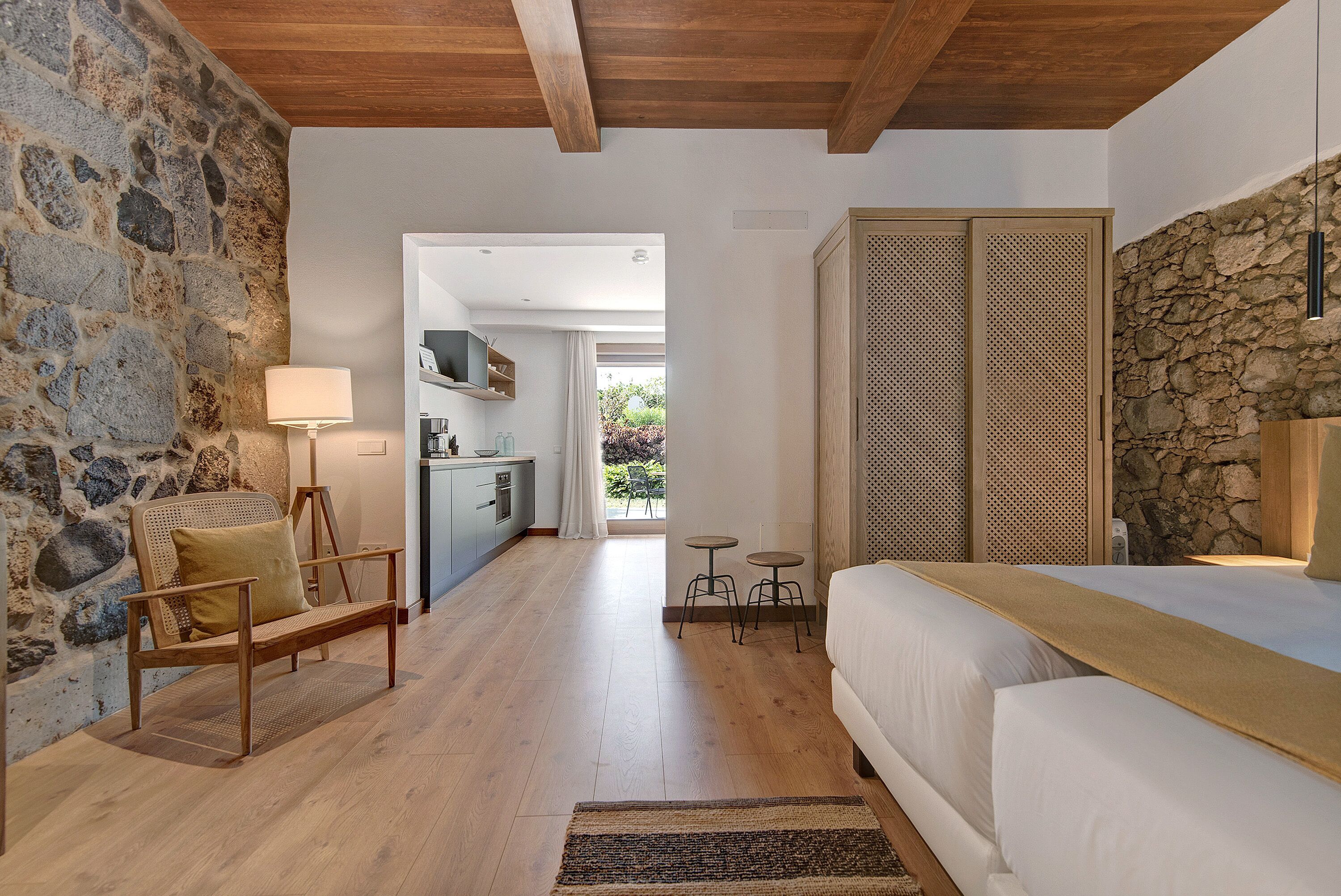 1 habitación, tabla de planchar con plancha, wifi gratis y ropa de cama 