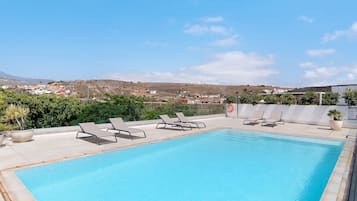 Lämmitetty uima-allas