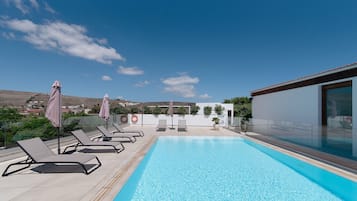 Een verwarmd zwembad