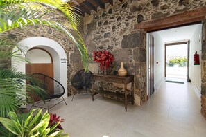 Interior - Holiday Home 'Cala - Finca La Suerte Grande' with Mountain View, Private Terrace & Wi-Fi (Telde)