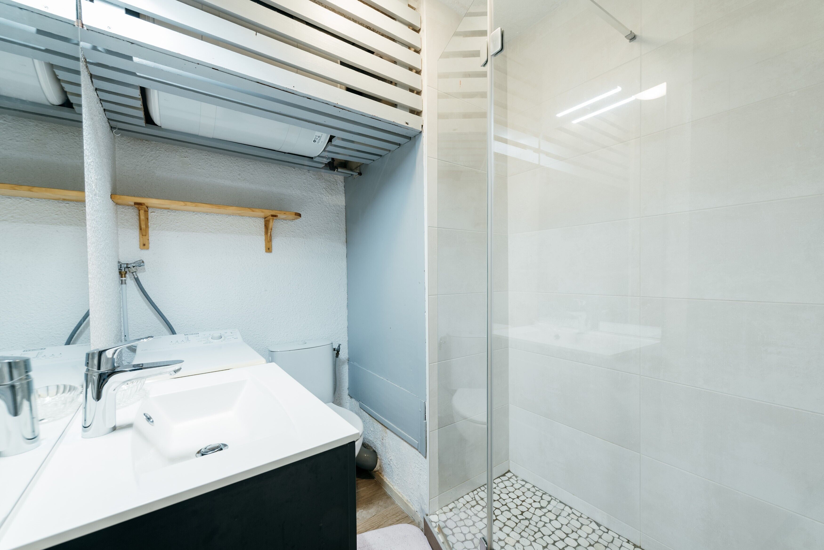 Douche, sèche-cheveux