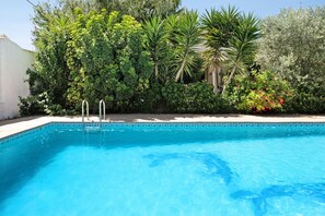 Pool - Vacation Home "Casa Paqui 2" with Shared Pool, Private Terrace & Wi-Fi (Conil)