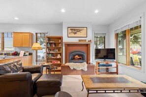 TV, fireplace, stereo