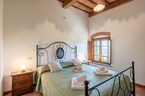 2 bedrooms, desk, free WiFi, bed sheets - Holiday Apartment "Le Rondini" with Shared Pool, Shared Garden & Wi-Fi (Lamporecchio)