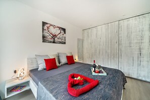 1 bedroom, iron/ironing board, free WiFi, bed sheets
