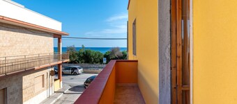 Vacation Home "Appartamento Delle Sirene" with Sea View, Private Terrace & Wi-Fi