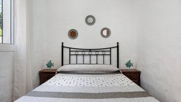 2 slaapkamers, een strijkplank/strijkijzer, gratis wifi, beddengoed