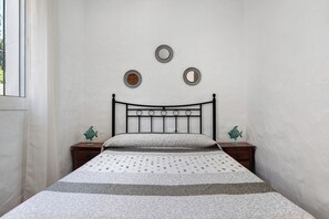 2 slaapkamers, een strijkplank/strijkijzer, gratis wifi, beddengoed