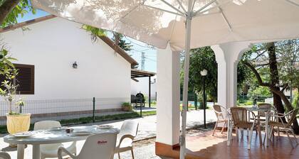 Holiday Home "Casa Paqui 1" with Shared Fenced Pool & Wi-Fi