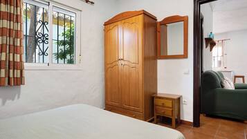 2 dormitorios, tabla de planchar con plancha, wifi gratis y ropa de cama