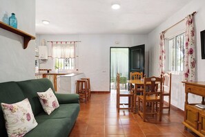 TV - Holiday Home "Casa Paqui 1" with Shared Fenced Pool & Wi-Fi (Conil)