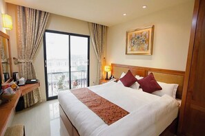 Phòng đôi Deluxe | Bộ đồ giường kháng dị ứng, bàn, màn/rèm cản sáng, phòng cách âm 