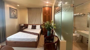 Deluxe Double Room | Hypo-allergenic bedding, desk, blackout drapes, soundproofing
