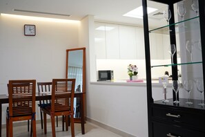 In-room dining - 315 furnished 1BR apartments  (Dubai)