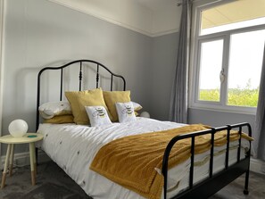 2 bedrooms, iron/ironing board, WiFi, bed sheets - Quite location with stretching views, close to Eden project and Heligan gardens (Saint Austell)