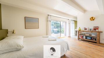 5 bedrooms, free WiFi, bed sheets