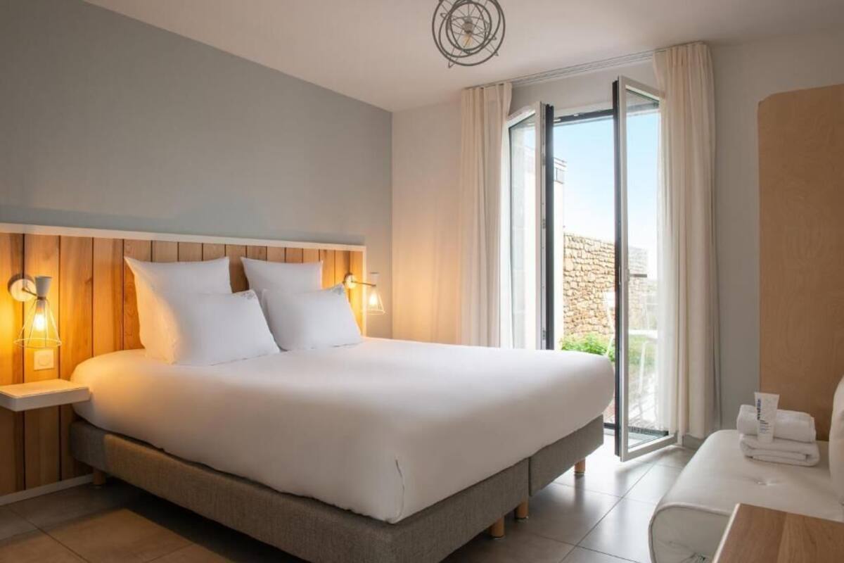 Deluxe Double Room | 1 bedroom, premium bedding, down comforters, minibar