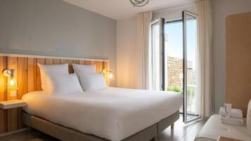 Deluxe Double Room | 1 bedroom, premium bedding, down comforters, minibar