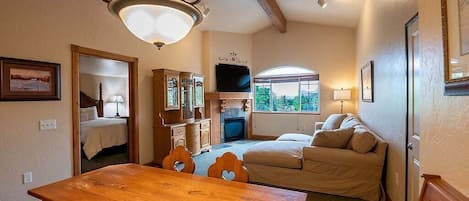 Smart TV, fireplace