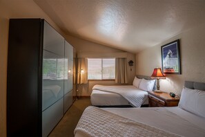 2 habitaciones, tabla de planchar con plancha y cuna de viaje 