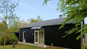 A modern black house with a covered porch, a small garden, and a visible number 136. - 3 bedroom private vacation home in silkeborg (Silkeborg)