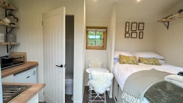 1 bedroom, individually decorated, individually furnished, free WiFi