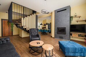 Télévision, cheminée