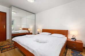 4 bedrooms, iron/ironing board, free WiFi, bed sheets