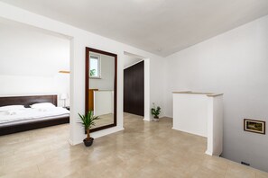 4 soverom, strykejern/-brett, wi-fi (inkludert) og sengetøy