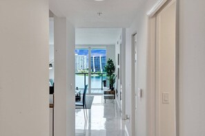 Interior - marina bay sunny isles 1005 Water view (sunny isles)