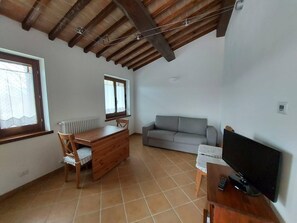 Living area - Cozy mini apartments in a country house in a family atmosphere (Acquasparta)