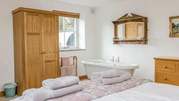 3 bedrooms, individually decorated, individually furnished, free WiFi