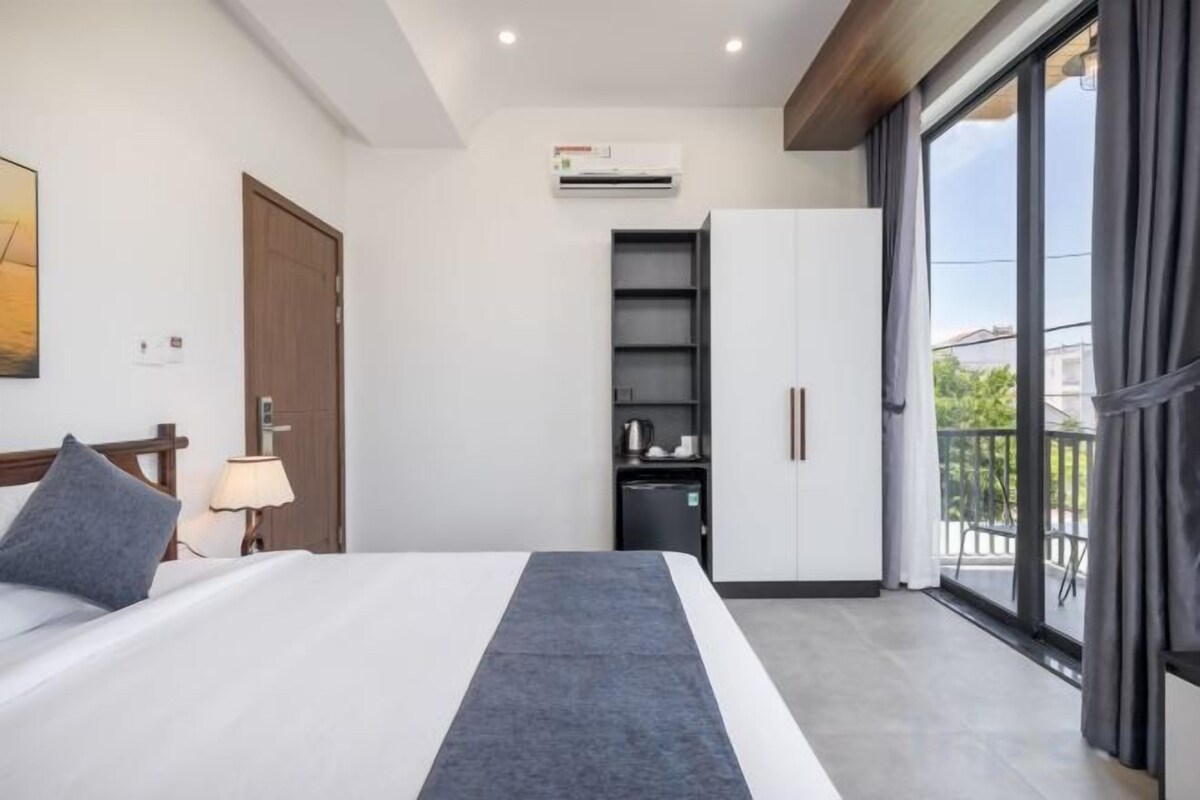 Hochwertige Bettwaren, Betten mit Memory-Foam-Matratzen, Schreibtisch