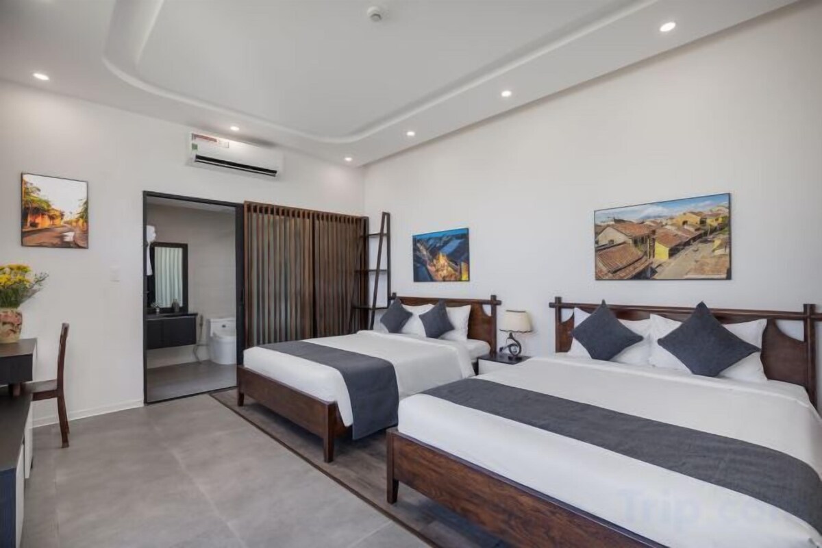 Hochwertige Bettwaren, Betten mit Memory-Foam-Matratzen, Schreibtisch