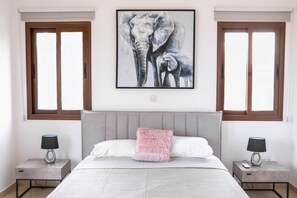 6 bedrooms, WiFi, bed sheets