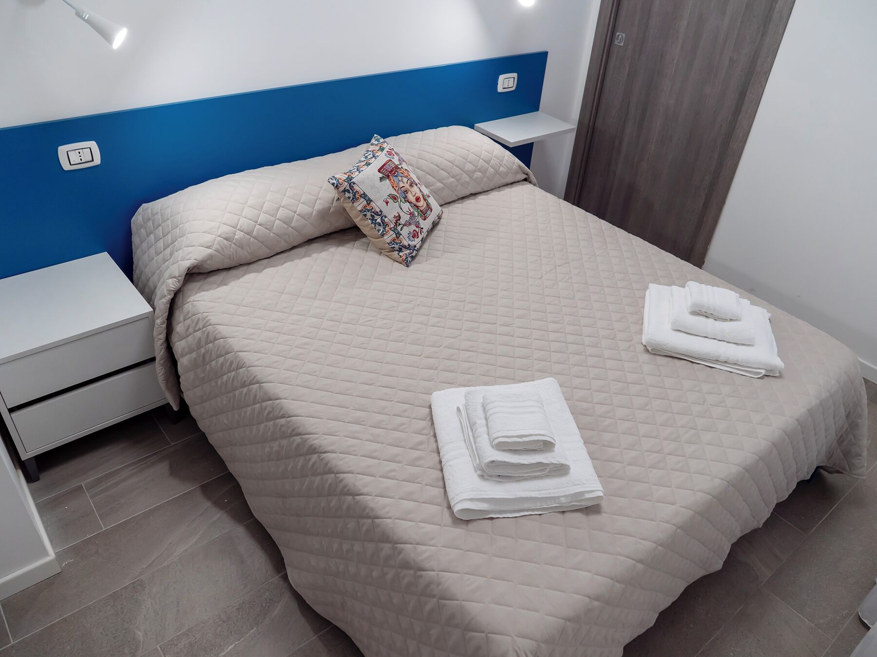 1 chambre, coffres-forts dans les chambres, bureau