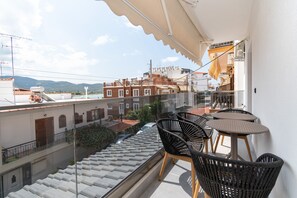 Outdoor dining - SithoniaRS Luxury 1st Floor Apartment With SeaView (Neos Marmaras)