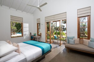 Premier Room | In-room safe, desk, free WiFi, bed sheets