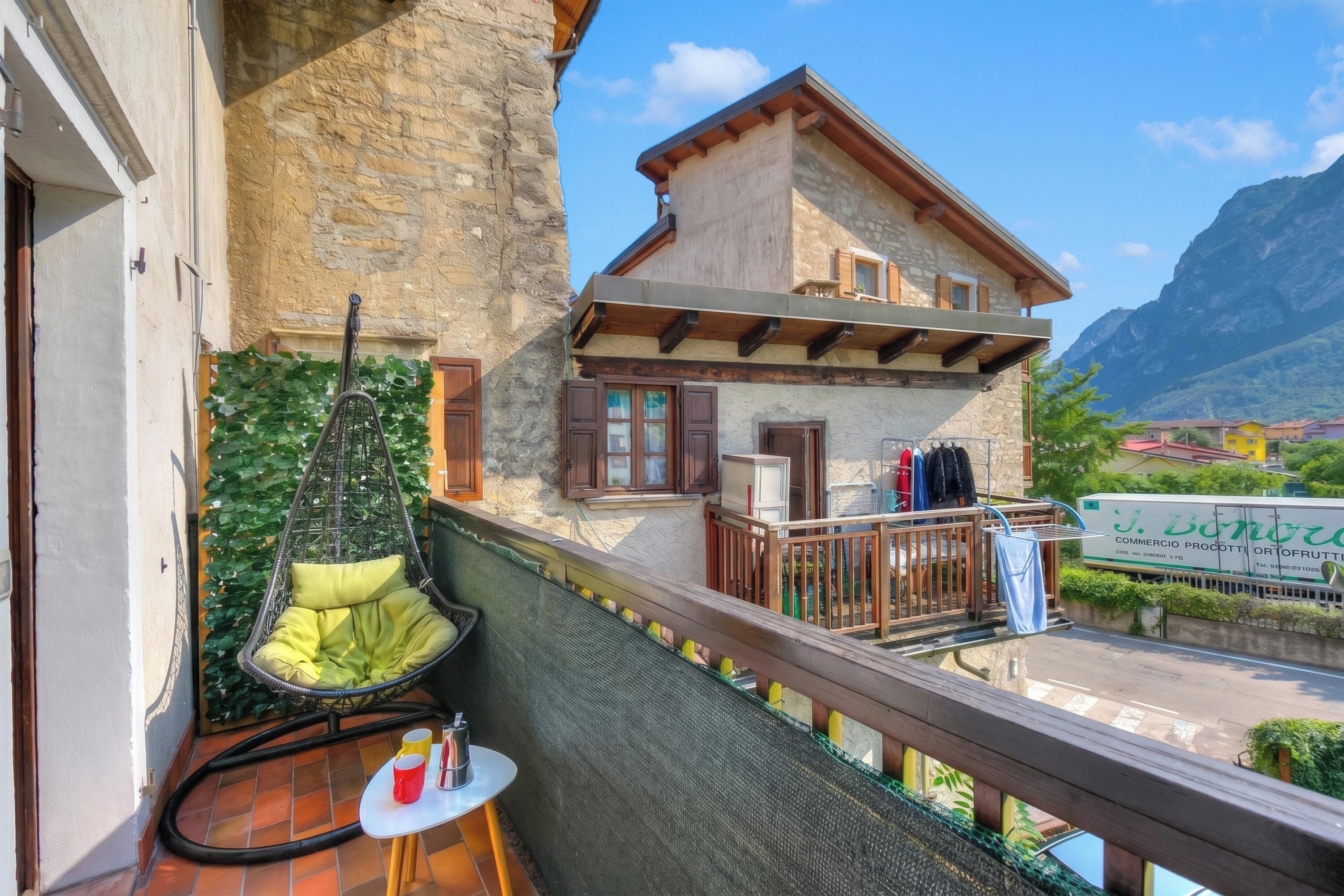 Family Apartment, Multiple Bedrooms (Casa Gio Few Minutes from the Lake) | Property grounds